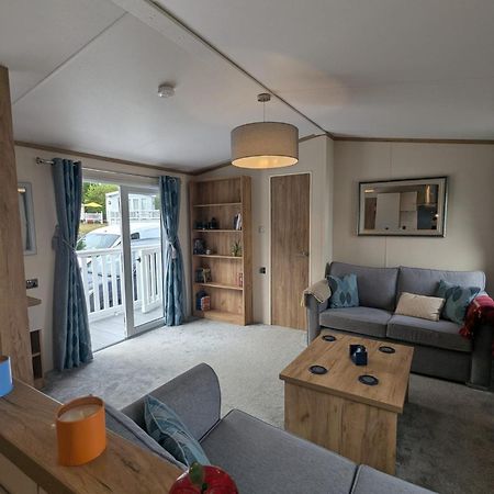 Spacious Comfortable Holiday Home With Unique Layout On 5 Star Shorefield Holiday Park Milford on Sea Exterior foto
